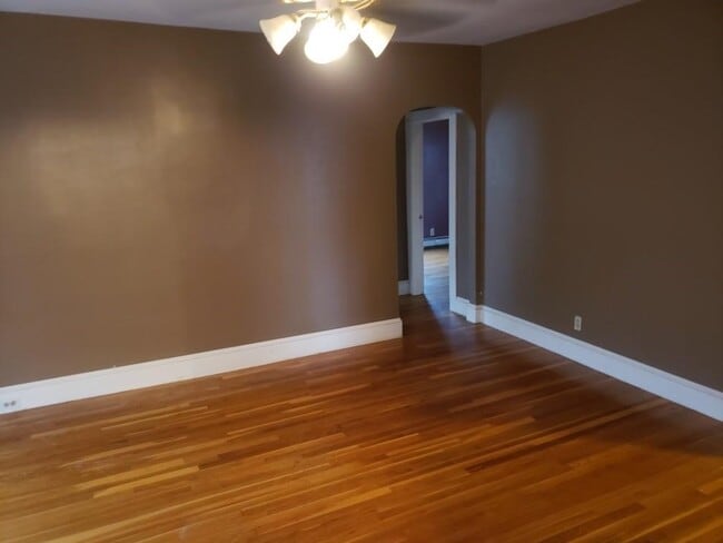 Building Photo - 450 Laurel Hill Ave