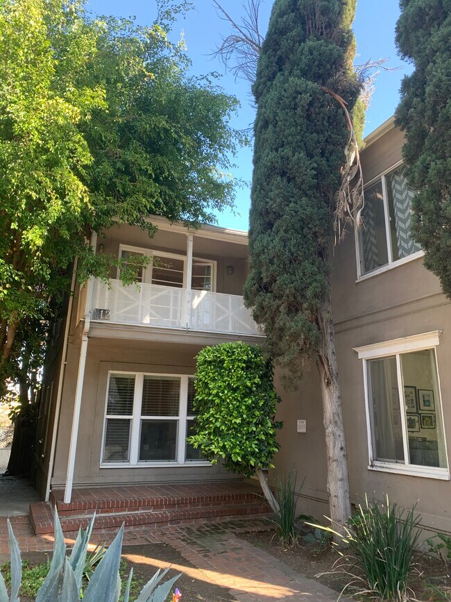 Foto del edificio - 412 N Doheny Dr