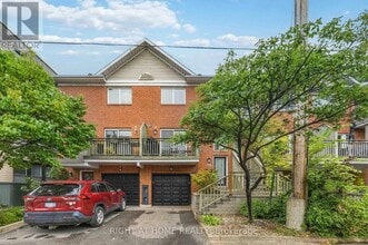 Building Photo - 581 Lisgar St