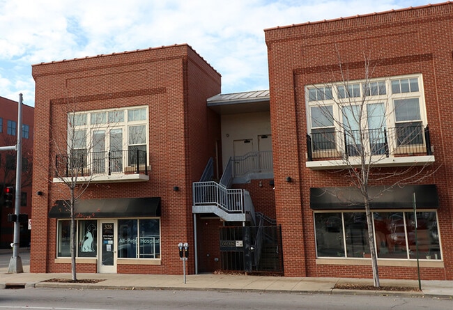 Exterior - 320 E 6th St