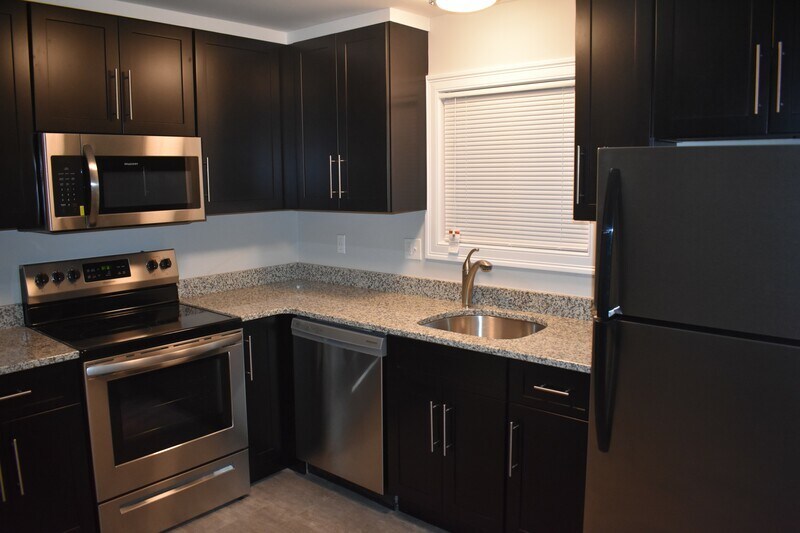 Primary Photo - 146 W Cedar St