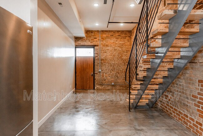 Foto del edificio - 225 Old South High St