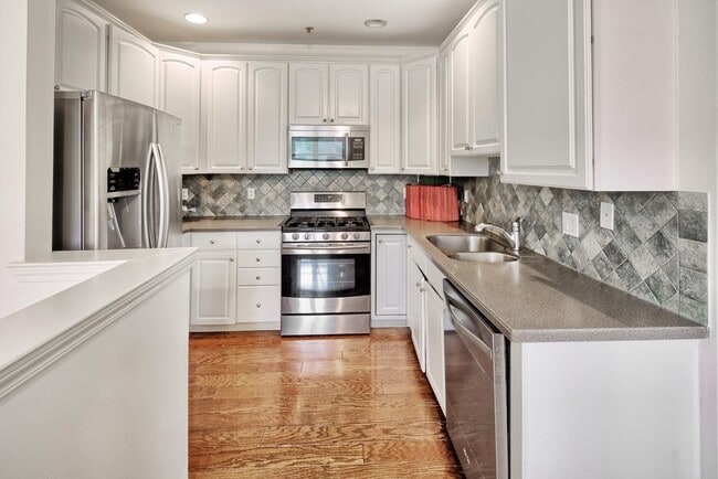Building Photo - 403 Kingston Ct