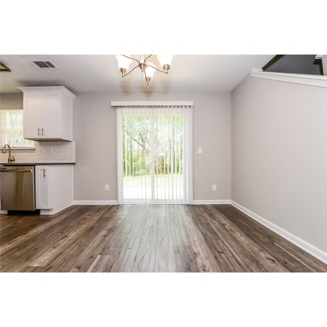 Foto del edificio - 4247 Chestnut Lake Ave