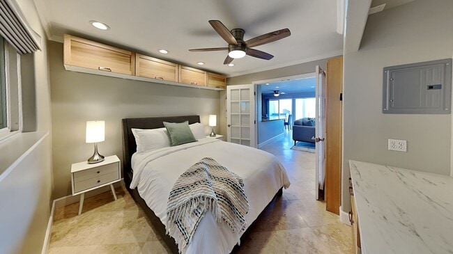 Building Photo - 3999 Crown Point Dr