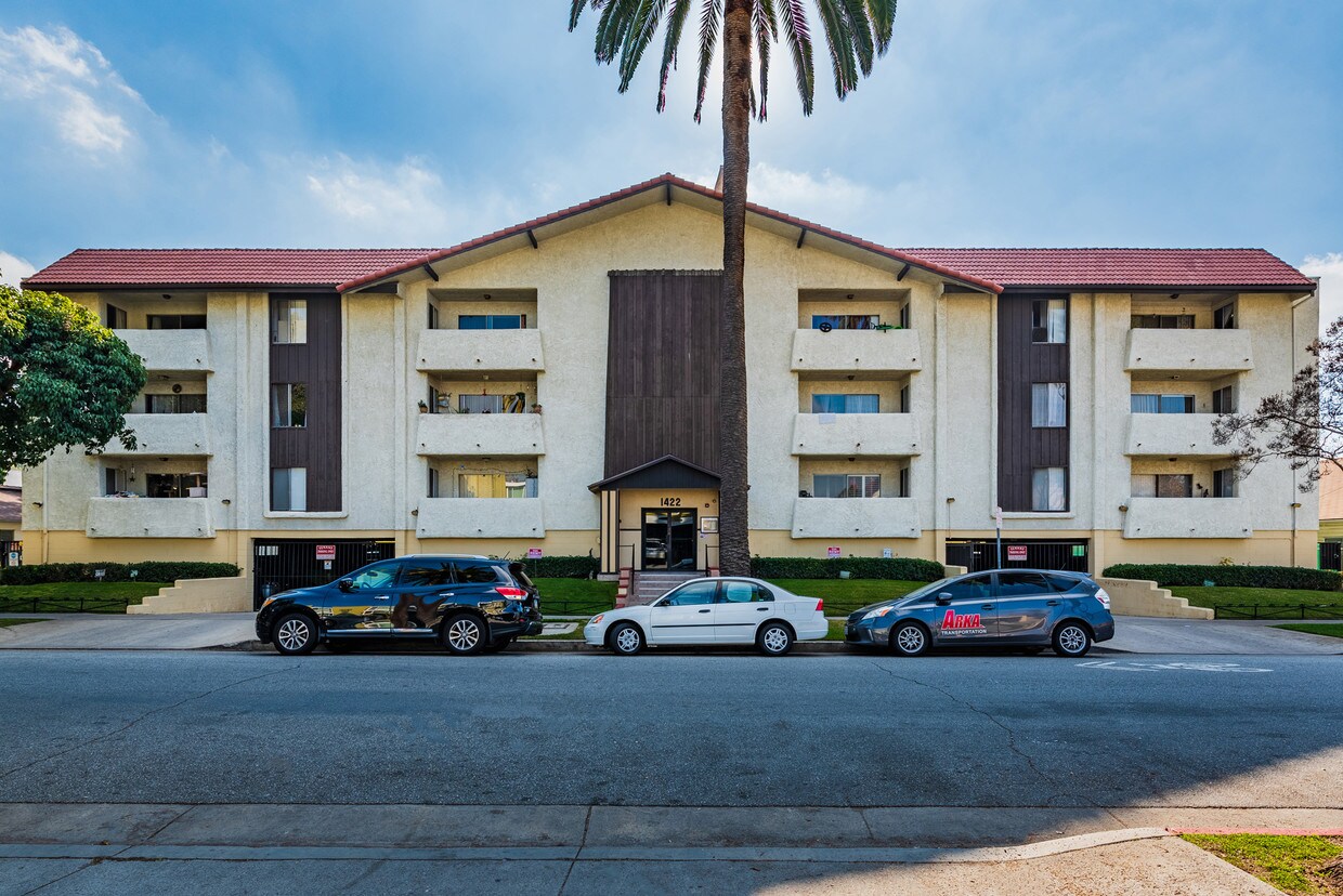 Primary Photo - 1422 Rock Glen Ave