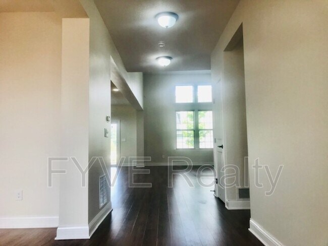 Building Photo - 9390 Woodbine Way