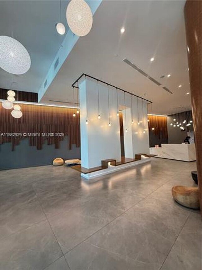 Foto del edificio - 350 S Miami Ave