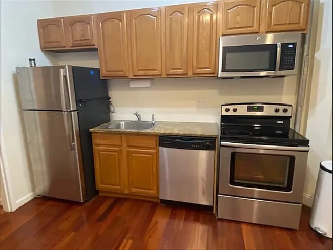 Building Photo - 129 W 56th St