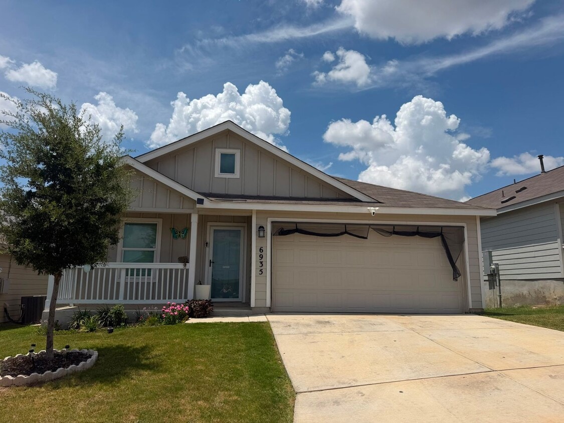 Modern Comfort Meets Convenient Living in San Antonio - Modern Comfort Meets Convenient Living in San Antonio