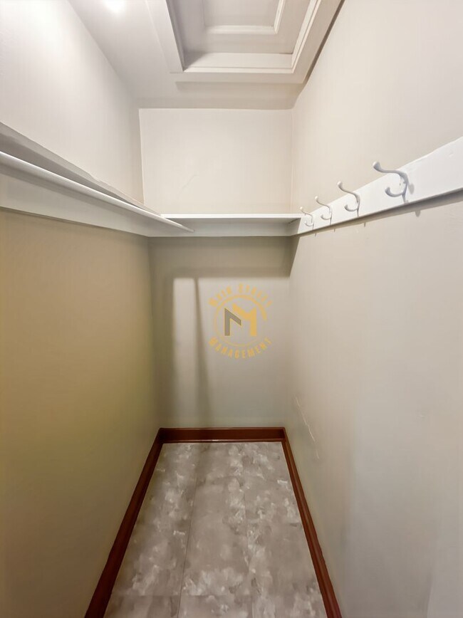Foto del edificio - 1330 E Walnut St