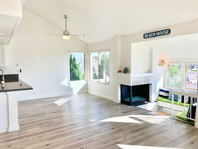 Foto del edificio - Beautiful Coastal Rental in Oxnard | 2 Bed...
