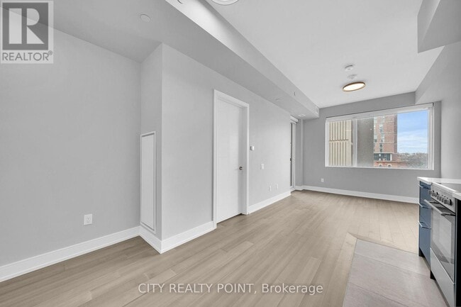 Photo du bâtiment - 664-664 Spadina Ave.