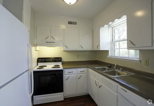 Built-in appliances! - Chastaine Park Apartments