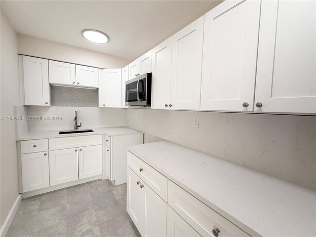 Foto del edificio - 1632 NE 4th Pl
