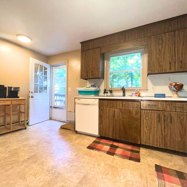 Building Photo - 537 Boswell Ave