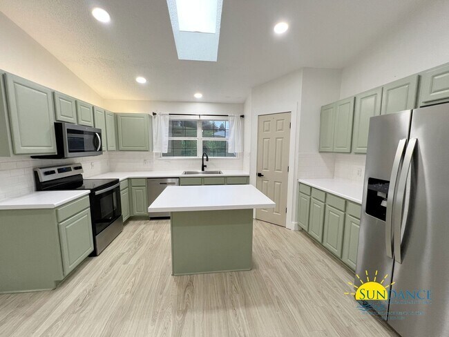 Foto del edificio - Charming 3-Bedroom + Office Home in Crestv...