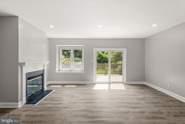 Building Photo - 3709 Davis Ct