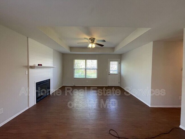 Foto del edificio - 219 E Glenwood St