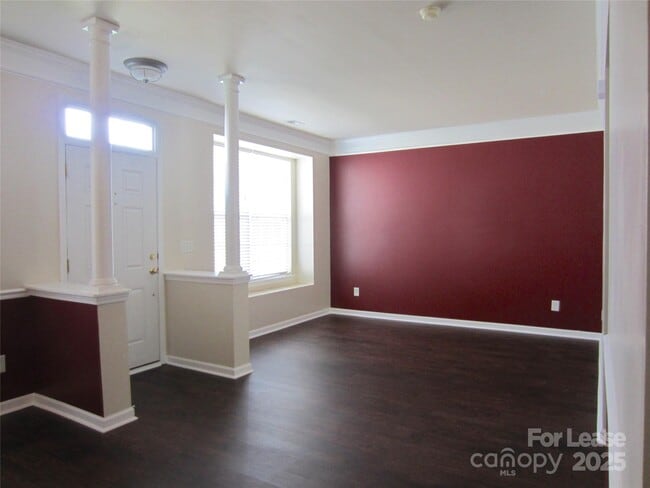 Foto del edificio - 7579 Bluff Point Ln