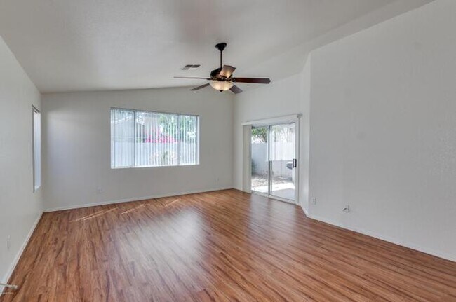 Building Photo - 4565 W Joshua Blvd