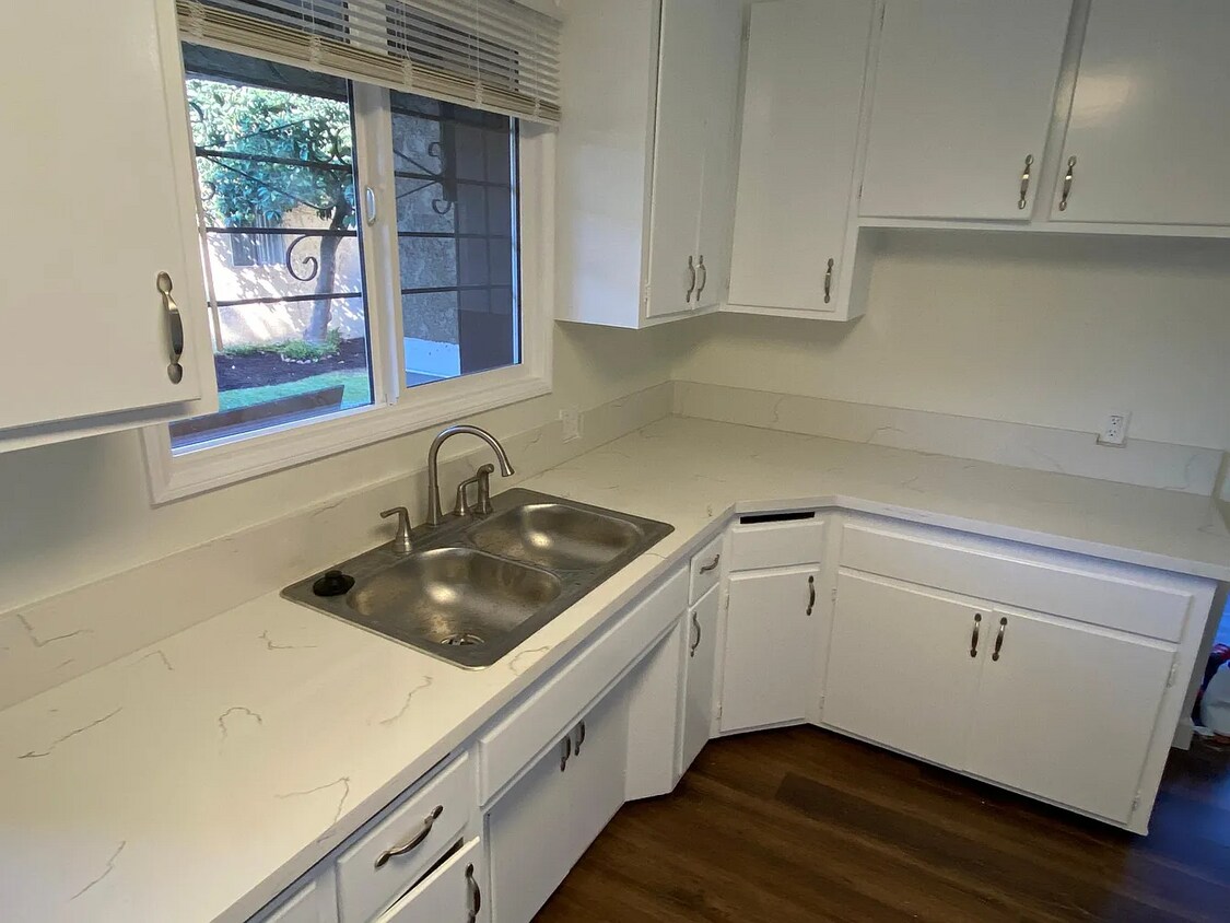 Foto principal - 3106 E 15th St