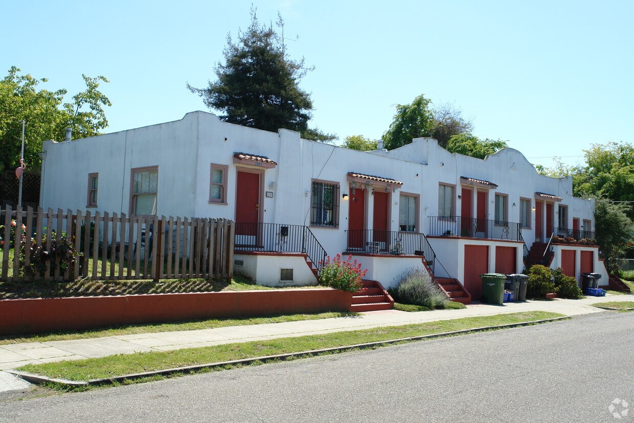Primary Photo - 2683-2697 Mabel St