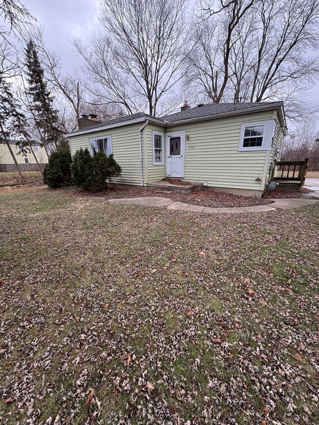 Foto del edificio - 3 Bedroom Home w/ Attached Garage