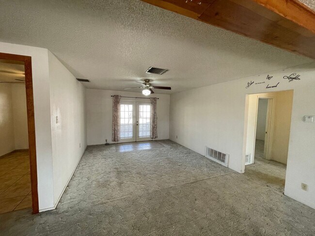 Foto del edificio - 3 br, 2 bath House - 1206 N Country Club C...