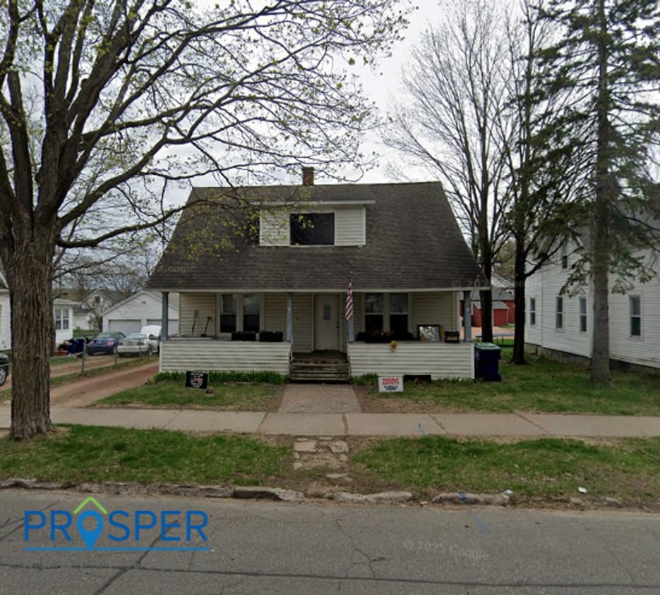 Building Photo - Spacious 4 Bedrooms!