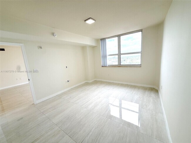 Foto del edificio - 19501 W Country Club Dr