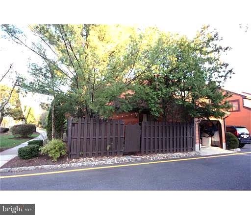 Foto del edificio - 24 Riverbend Dr
