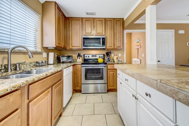 Building Photo - 2623 Forest Ridge Dr
