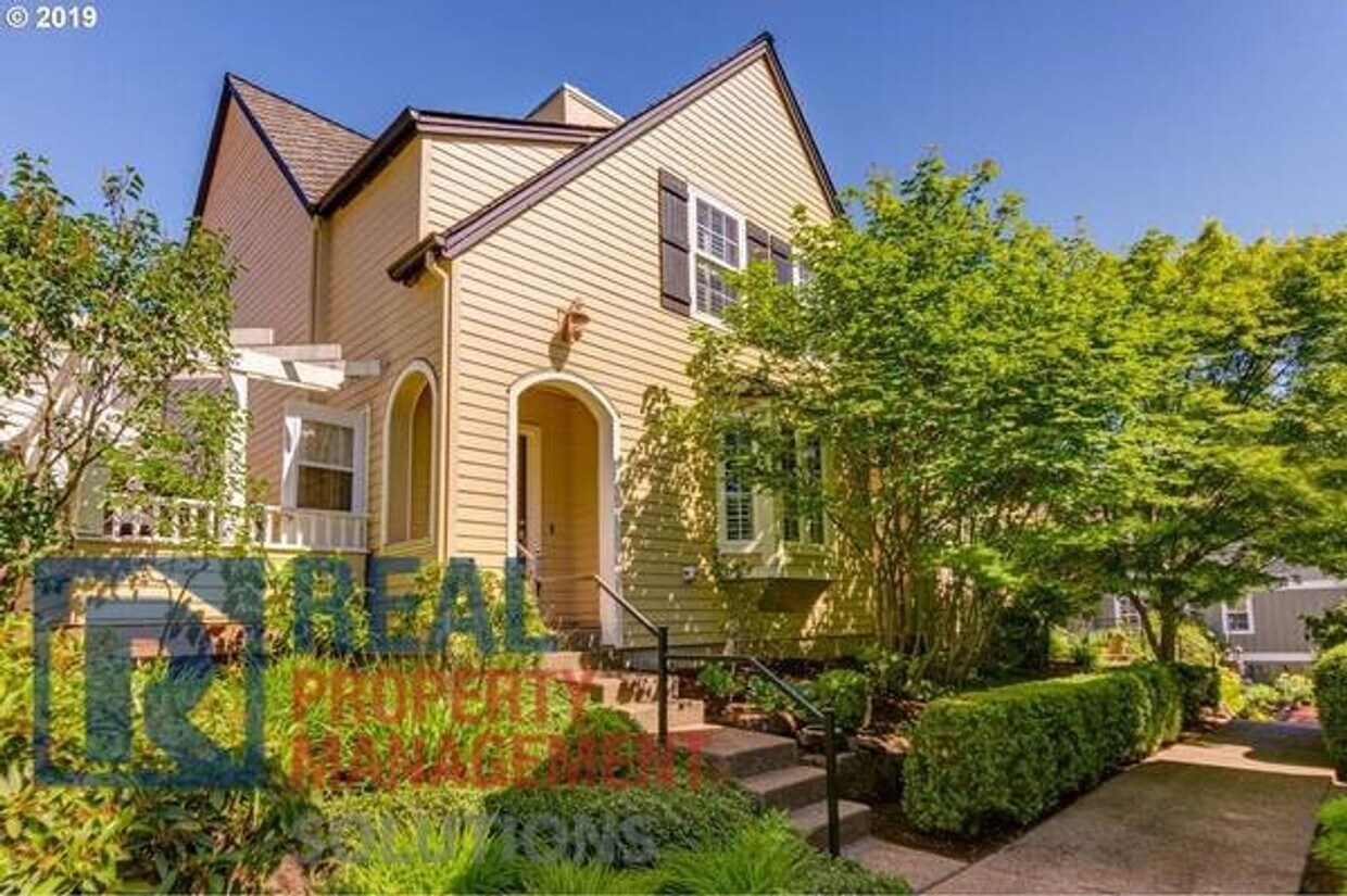 Stunning Detached Condo in Forest Heights!! House for Rent in