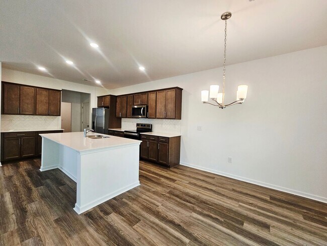 Foto del edificio - Gated Community with Amenities!