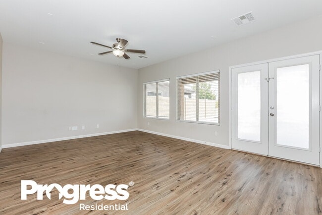 Building Photo - 1292 E Saddle Way