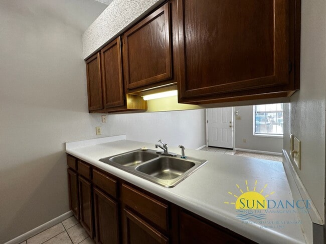 Building Photo - 1 Bedroom Cottage-Style Townhouse In Fort ...