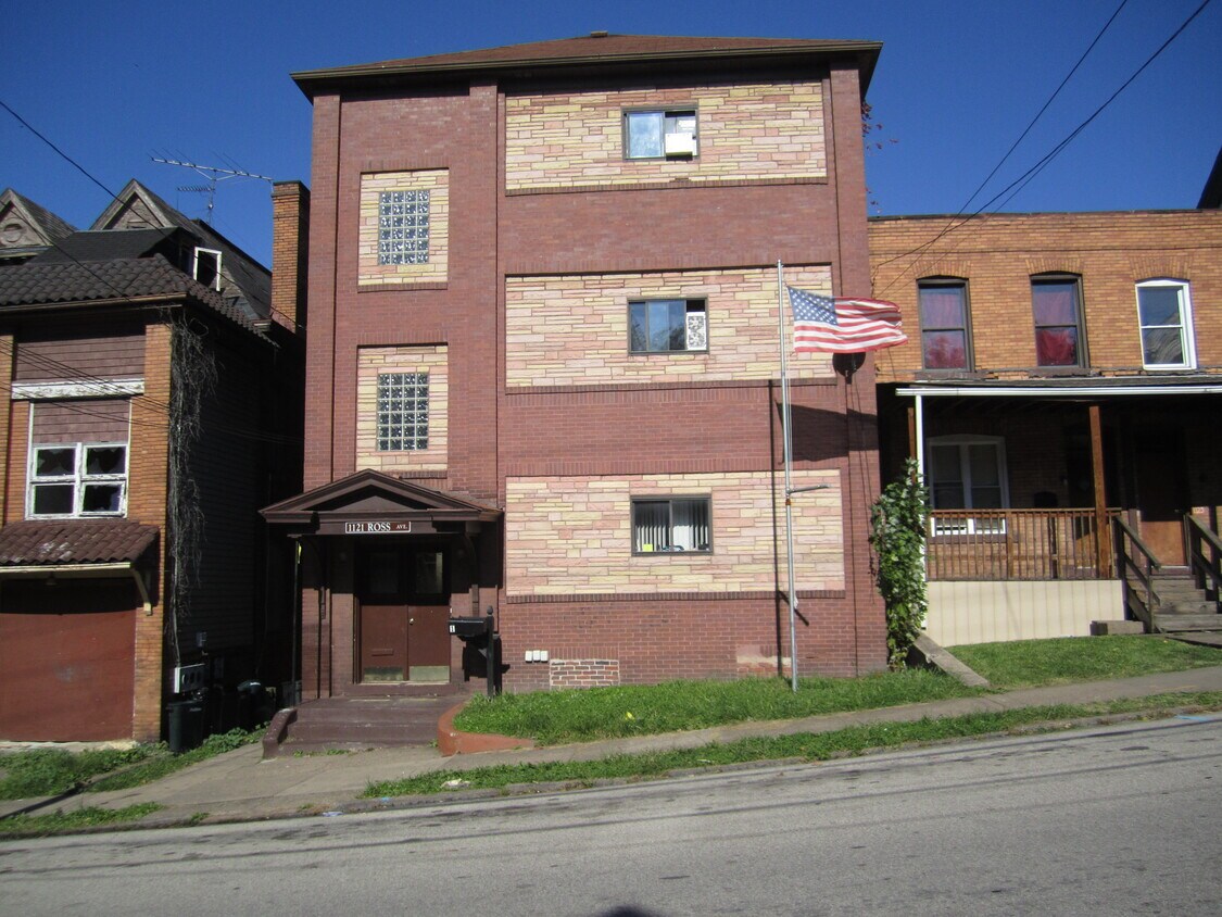 Primary Photo - 1121 Ross Ave