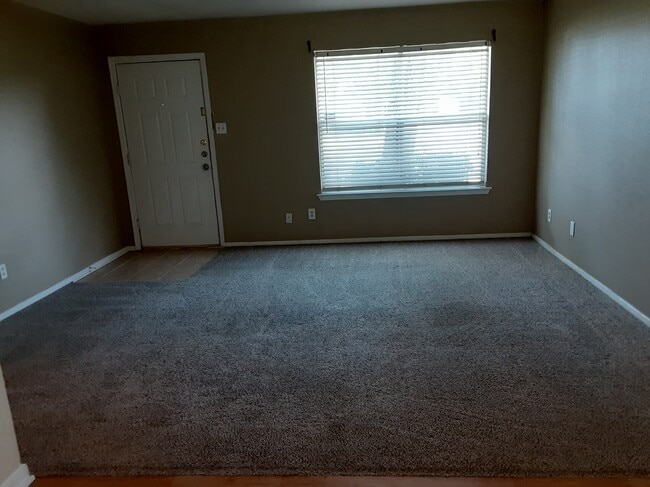 living room - 3324 Dorothy Ln