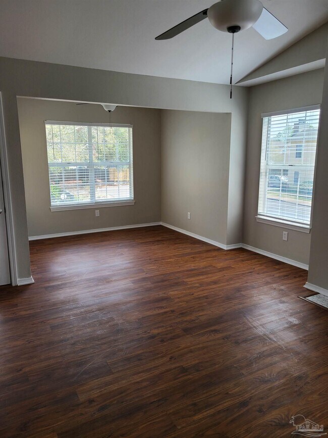 Foto del edificio - 501 E Burgess Rd