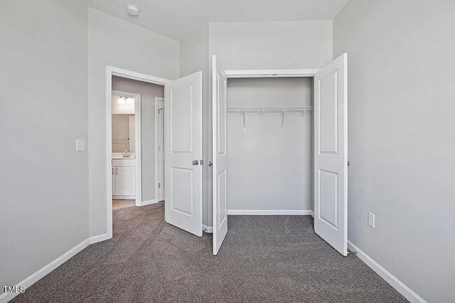 Building Photo - 3 Bedroom Townhome in Clayton