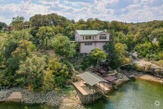 Building Photo - 830 Los Escondidos Rd