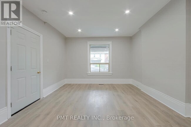 Building Photo - 25 Sandford Ave