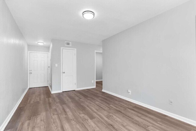 Building Photo - 112 3rd St