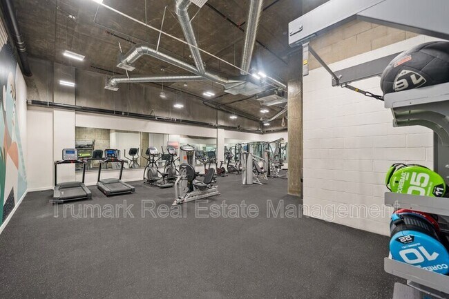 Building Photo - 218 N El Molino Ave