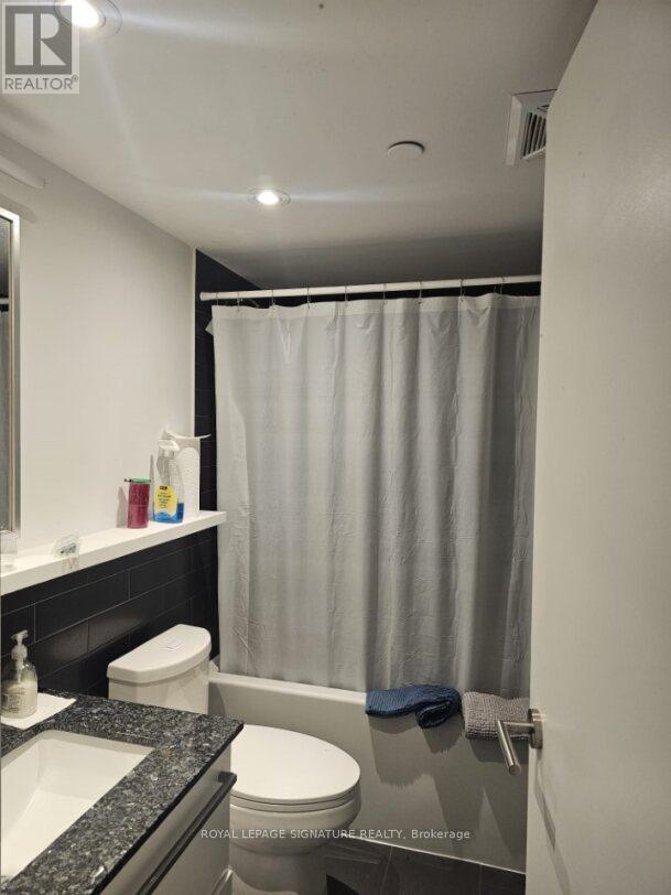 Building Photo - 120-120 Varna Dr