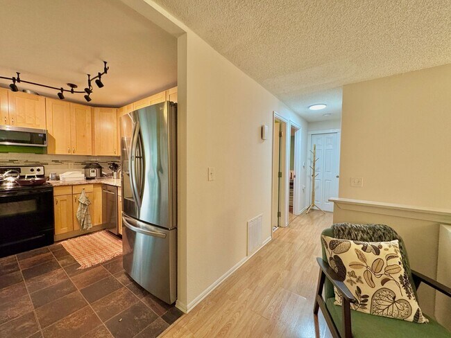 Building Photo - ***MOVE IN SPECIAL!!!*** Fully Furnished 4-bedroom, 2-bath home with Beautiful Backyard in Renton