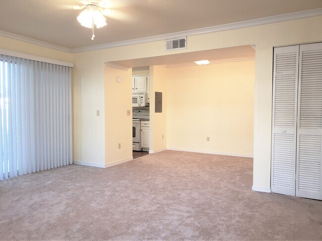 Foto del edificio - FOR RENT. 1 bedroom 1 bathroom condo first...