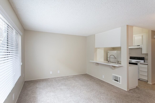 Building Photo - 4739 Mansfield St