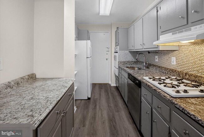 Foto del edificio - 10401 Grosvenor Pl